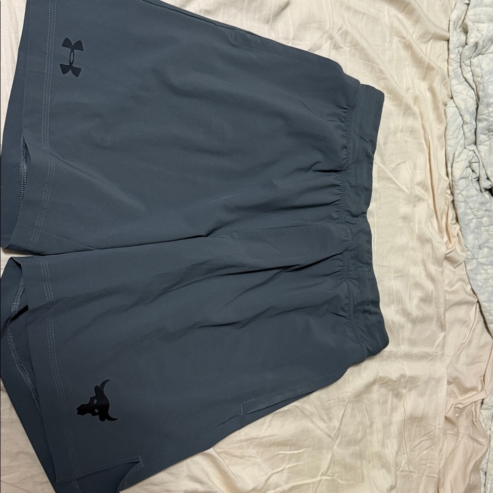 Under Armour project rock pitch grey.  New without tags.